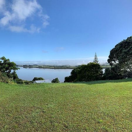 Peaceful Riverfront Cottage In Small Northland Town Te Kopuru المظهر الخارجي الصورة