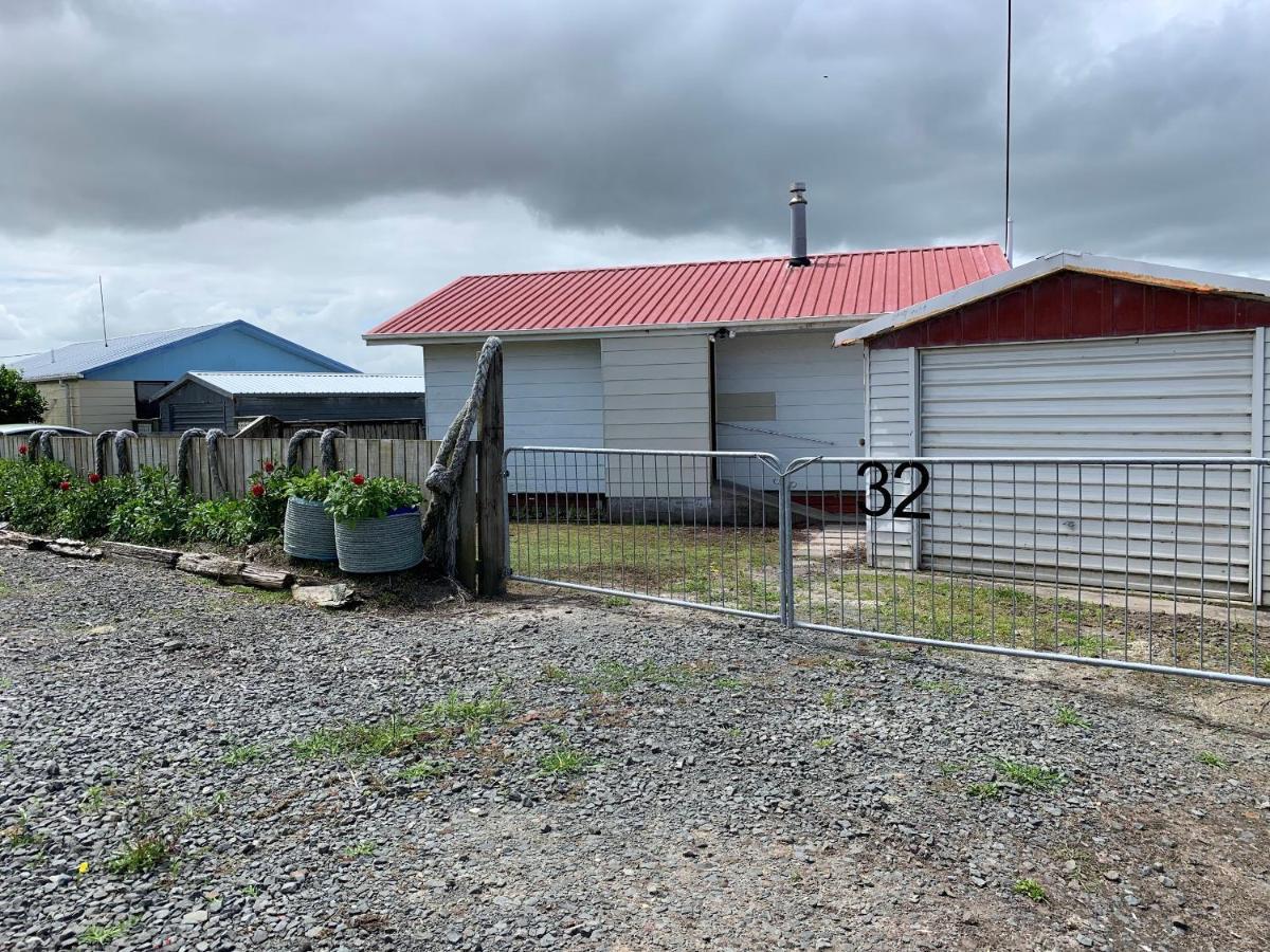 Peaceful Riverfront Cottage In Small Northland Town Te Kopuru المظهر الخارجي الصورة