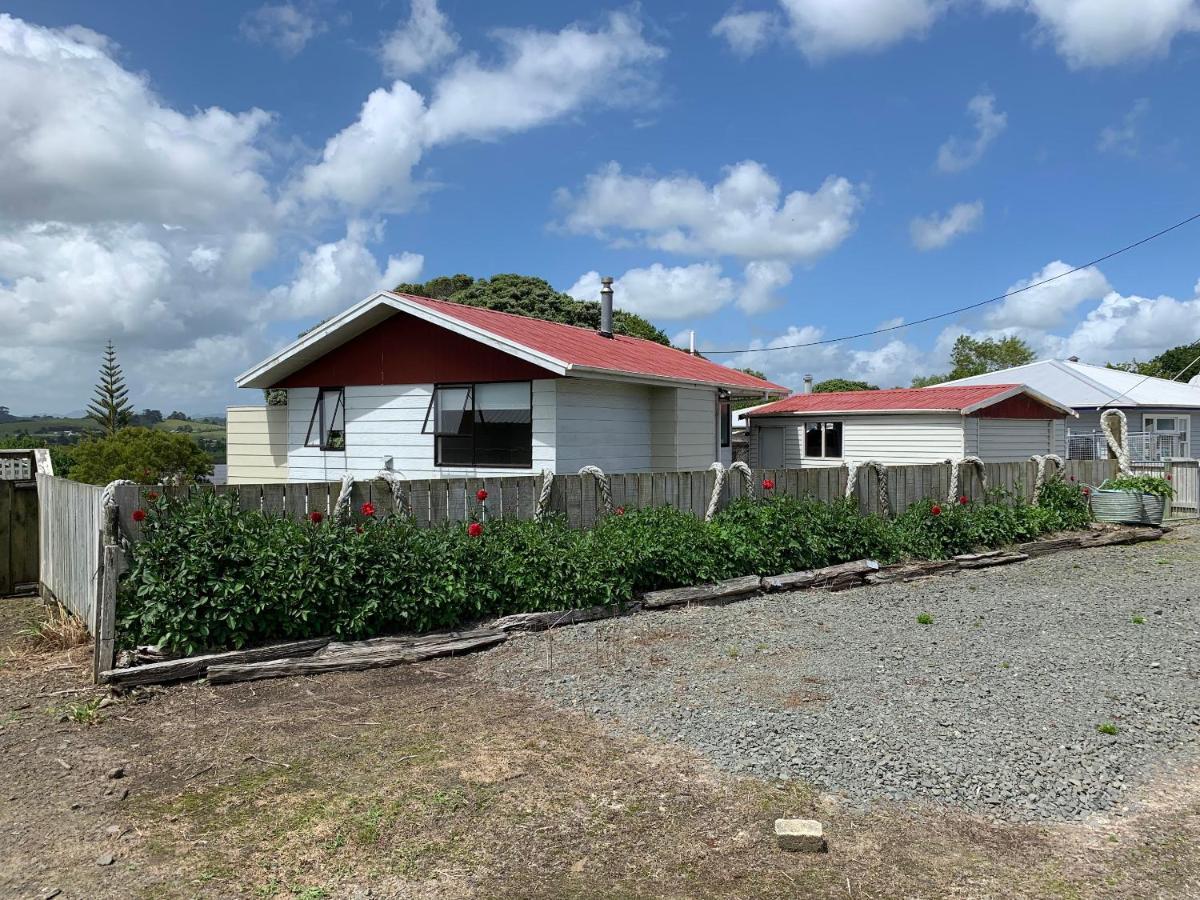 Peaceful Riverfront Cottage In Small Northland Town Te Kopuru المظهر الخارجي الصورة