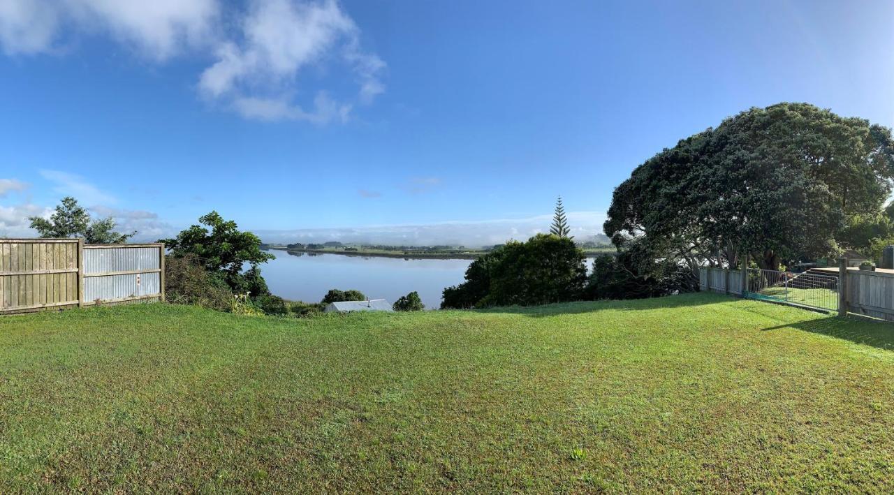 Peaceful Riverfront Cottage In Small Northland Town Te Kopuru المظهر الخارجي الصورة